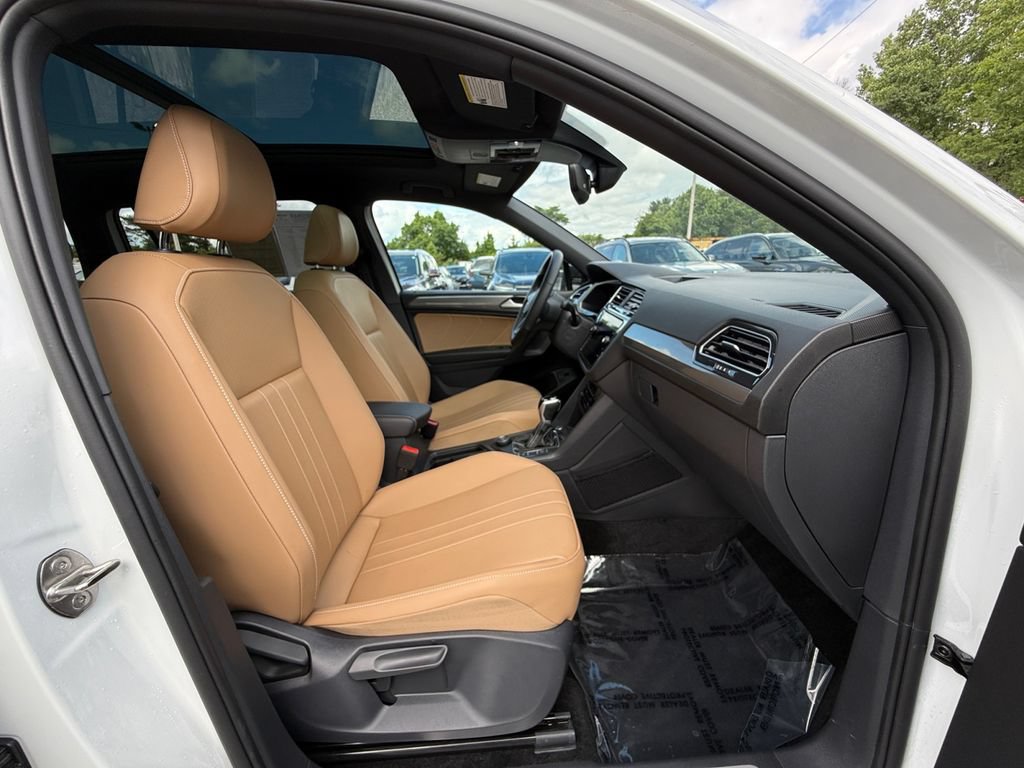Used 2024 Volkswagen Tiguan SE R-Line AWD/4WD image 25