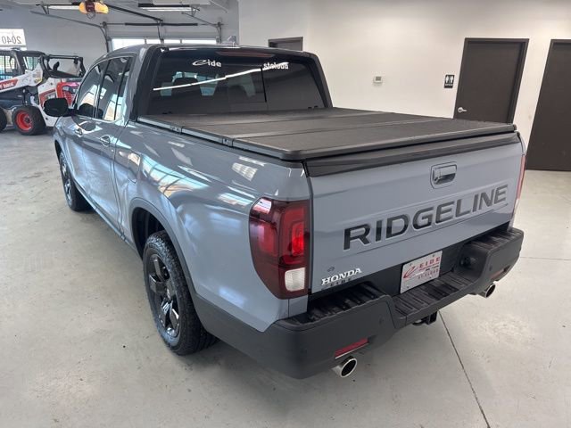 Used 2025 Honda Ridgeline Black Edition image 8