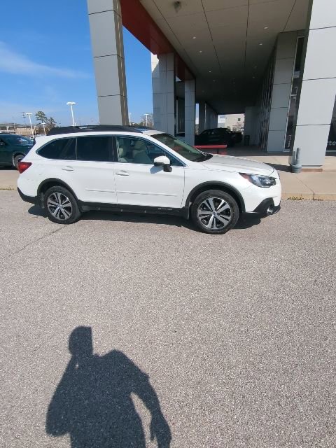 Used 2018 Subaru Outback 2.5i Limited image 9