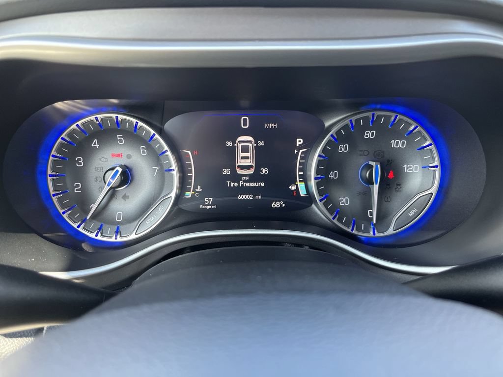 Used 2023 Chrysler Pacifica Touring-L FWD image 15