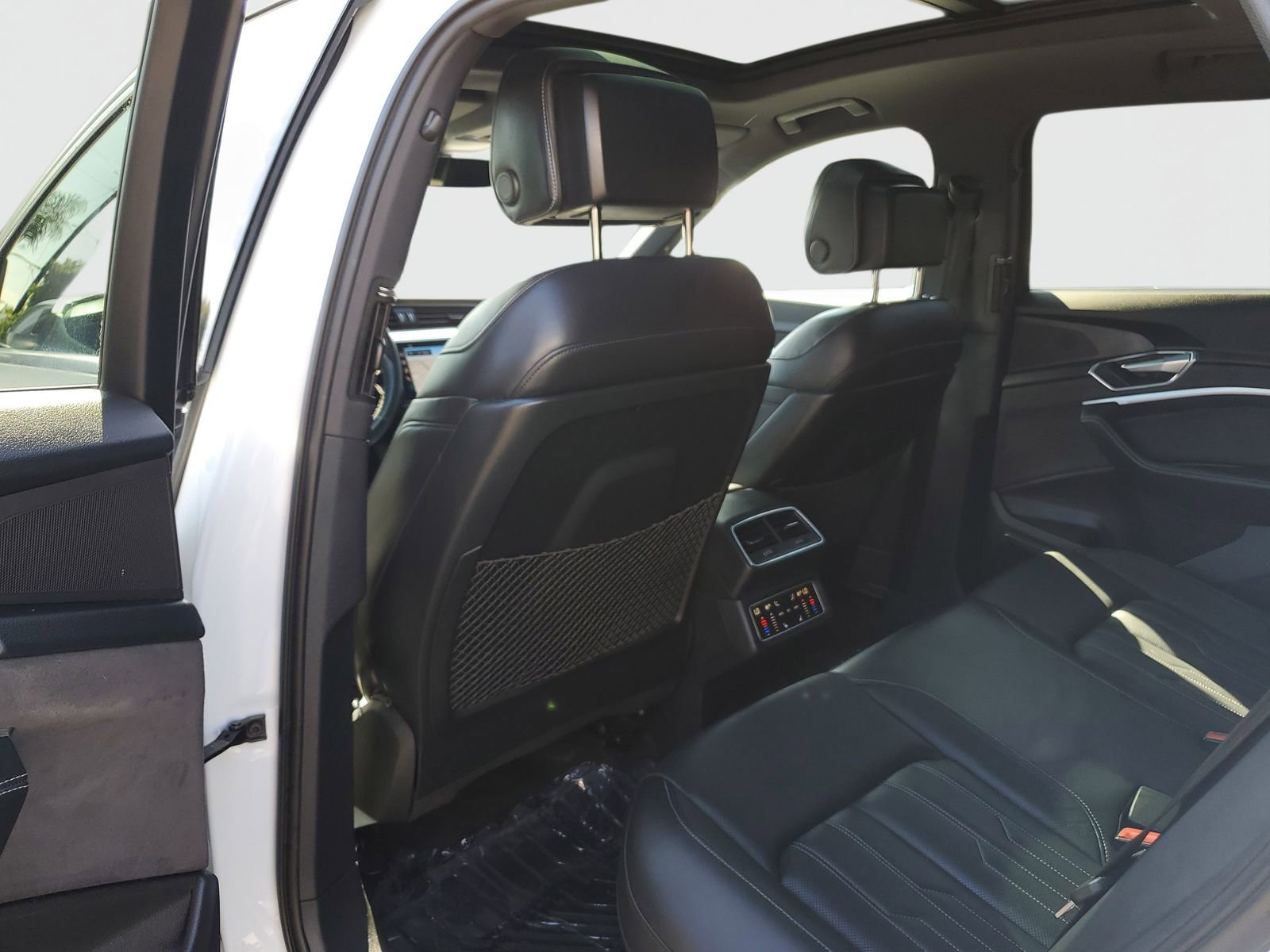 Used 2023 Audi e-tron S Premium Plus image 14