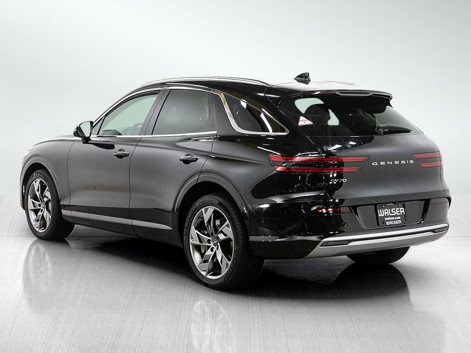 Used 2023 Genesis Electrified GV70 AWD/4WD image 3