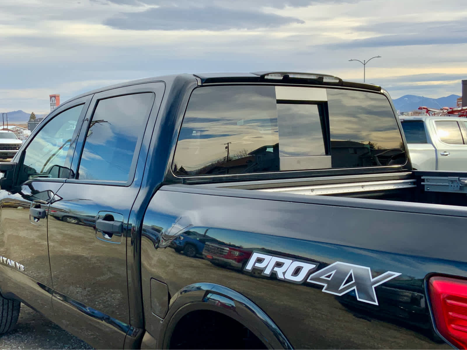 Used 2018 Nissan Titan PRO-4X image 13