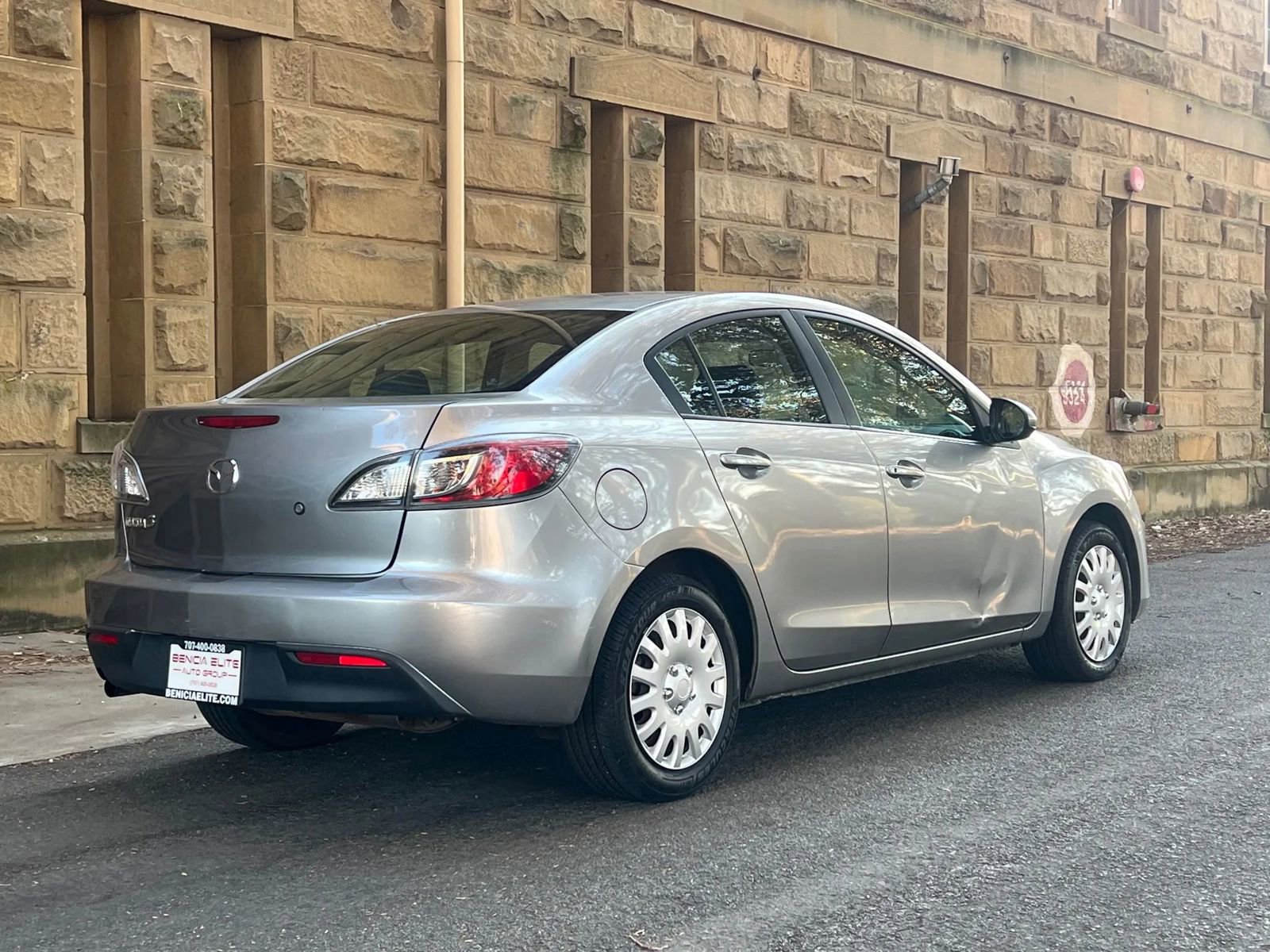 Used 2011 MAZDA MAZDA3 i Sport image 4