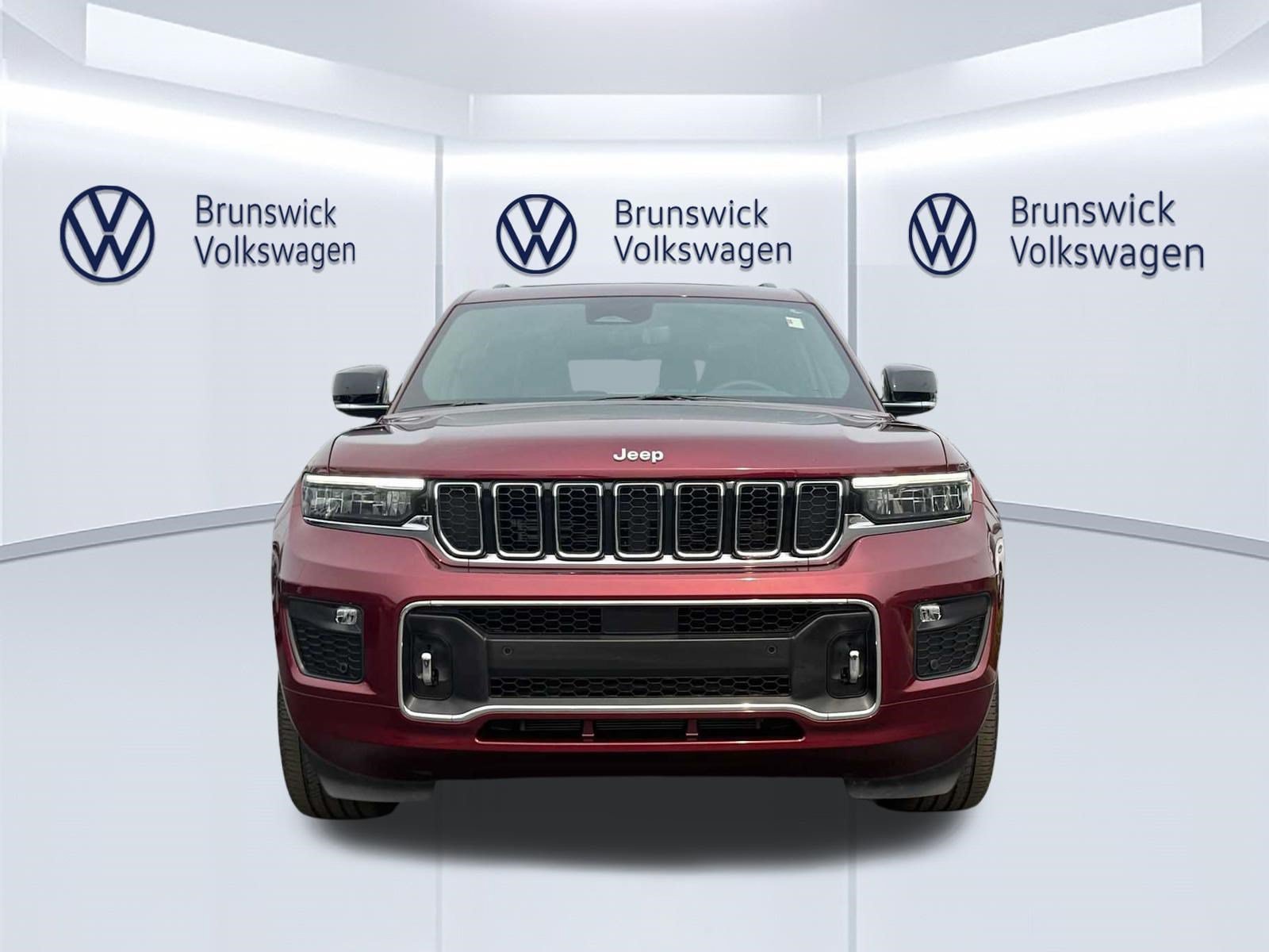 Used 2024 Jeep Grand Cherokee L Overland w/ Luxury Tech Group IV AWD/4WD image 2