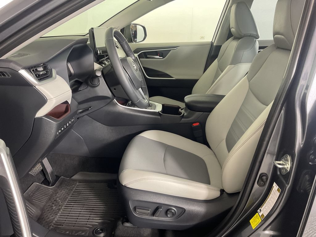 Used 2024 Toyota RAV4 Limited w/ Advanced Technology Package AWD/4WD image 18
