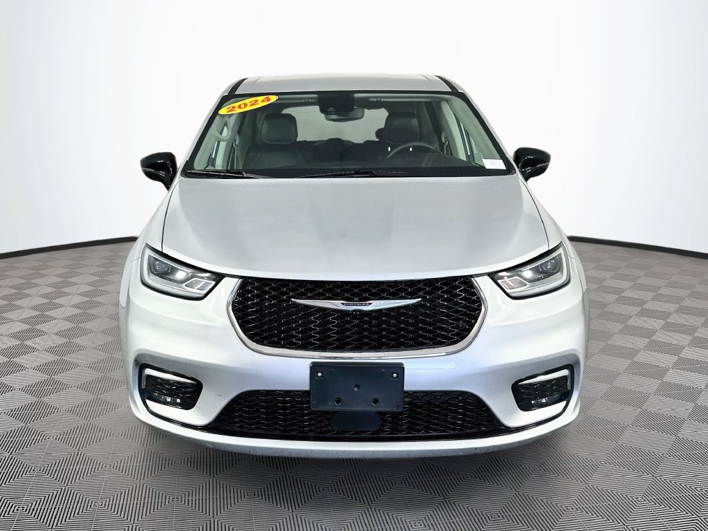 Certified 2024 Chrysler Pacifica Touring-L FWD image 4