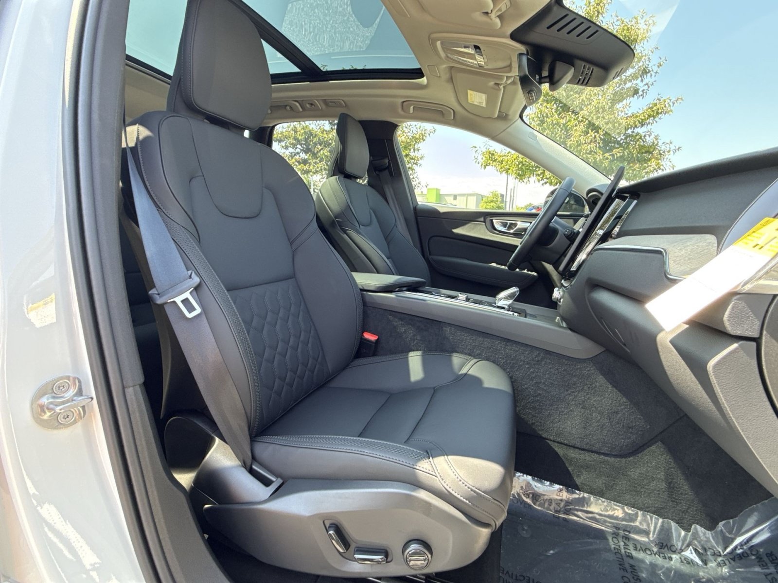 New 2026 Volvo XC60 B5 Plus w/ Protection Package Premier AWD/4WD image 35