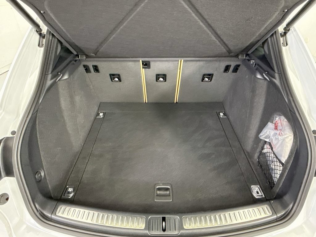 Certified 2025 Porsche Macan AWD/4WD image 28