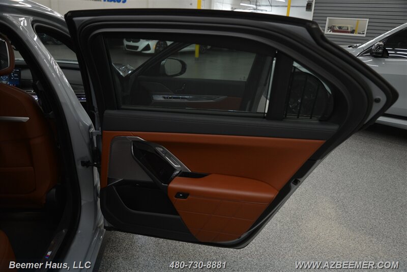 Used 2023 BMW 760i xDrive w/ Parking Assistance Package image 39