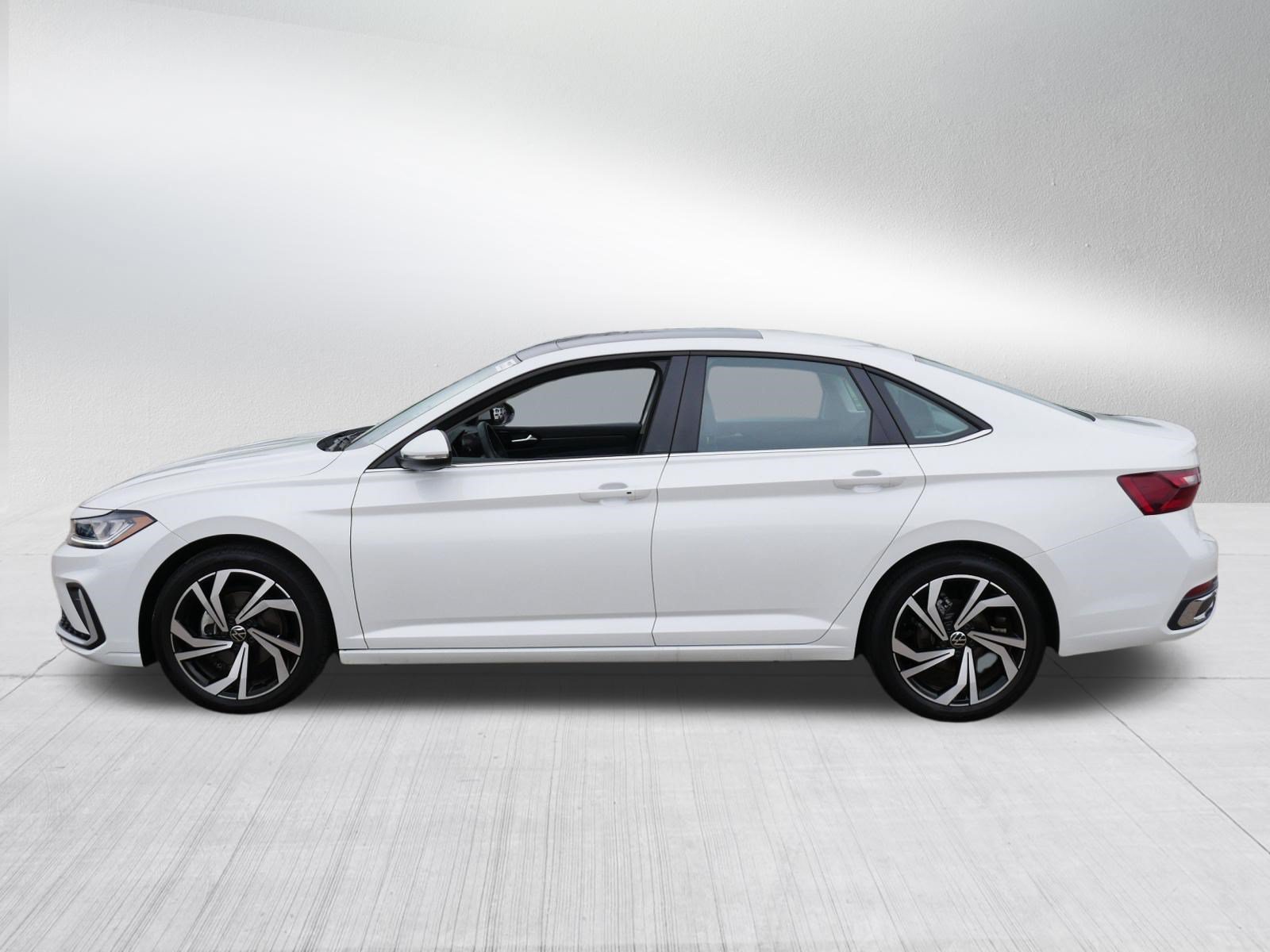 Used 2026 Volkswagen Jetta SEL FWD image 4