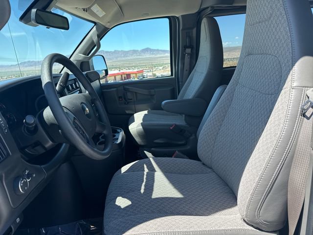 Used 2025 Chevrolet Express 3500 LT w/ LT Preferred Equipment Group RWD image 9