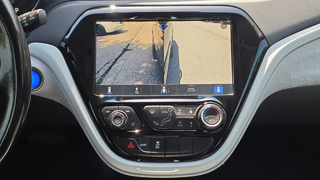 Used 2020 Chevrolet Bolt Premier w/ Infotainment Package FWD image 26