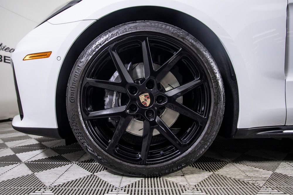 Used 2025 Porsche Panamera image 37