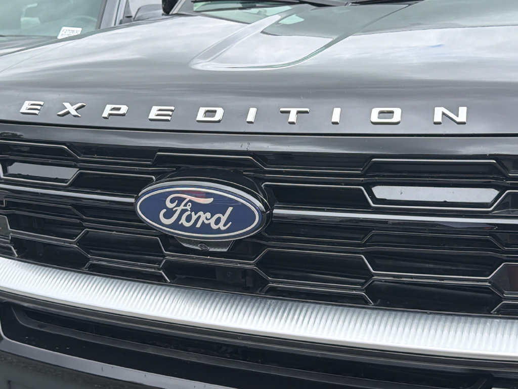 Used 2026 Ford Expedition Platinum w/ Driver's Package AWD/4WD image 15