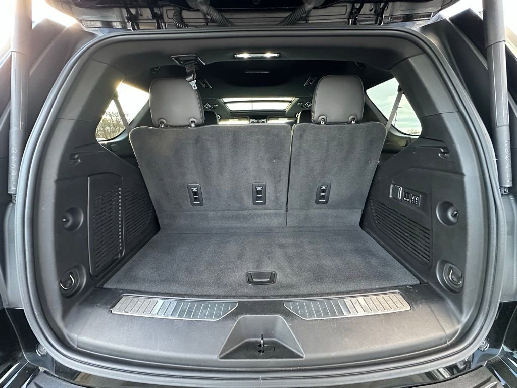 Used 2023 Chevrolet Tahoe Z71 w/ Luxury Package image 16