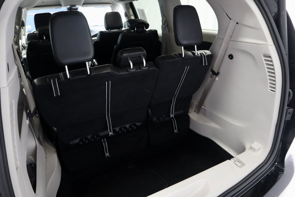 Used 2024 Chrysler Pacifica Touring-L FWD image 15