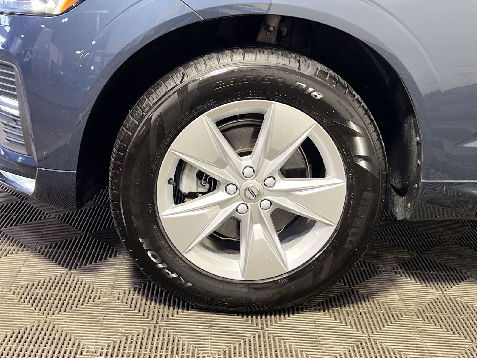 Used 2022 Volvo XC60 B5 Momentum w/ Climate Package FWD image 13
