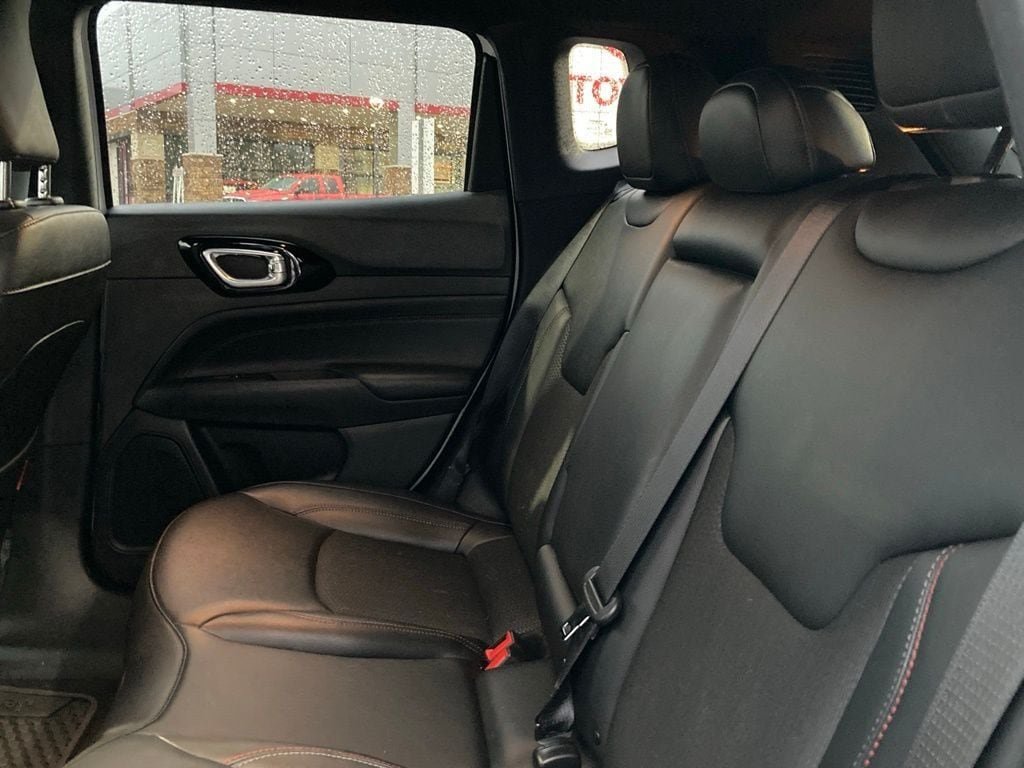Used 2025 Jeep Compass Trailhawk AWD/4WD image 9