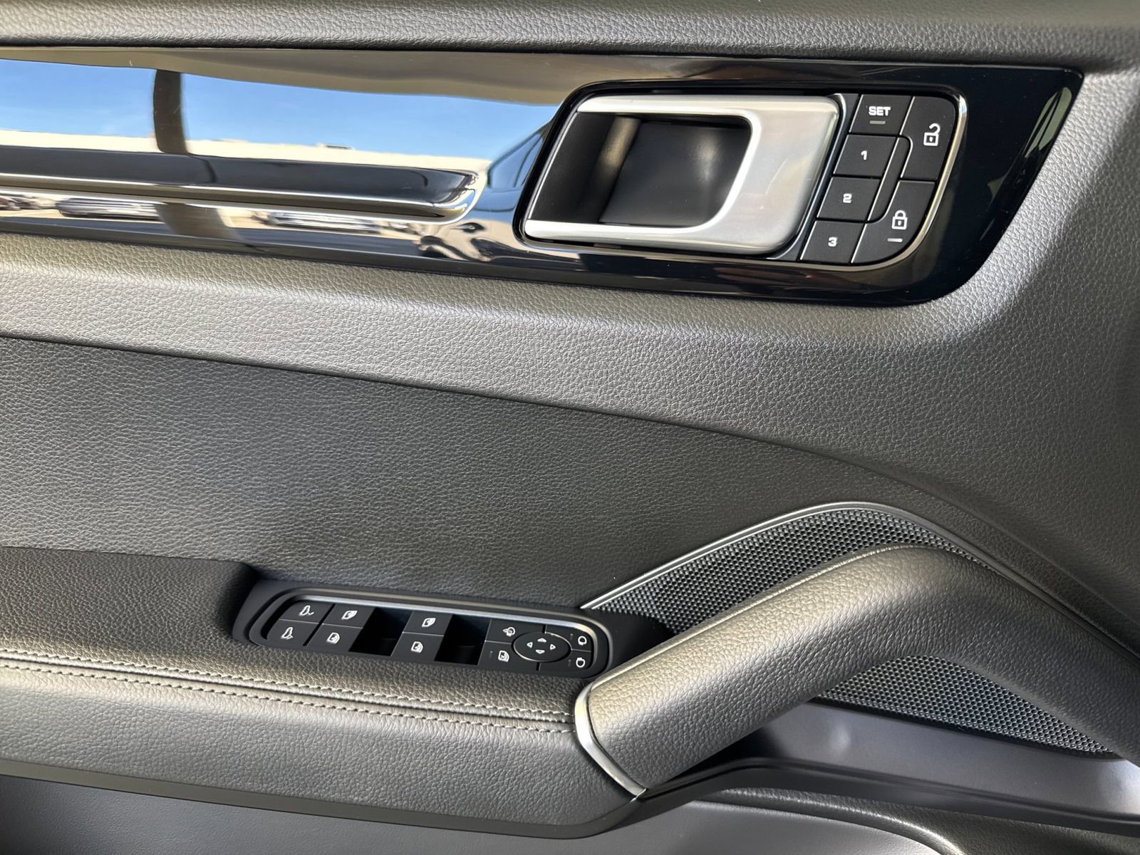 Certified 2023 Porsche Cayenne image 12