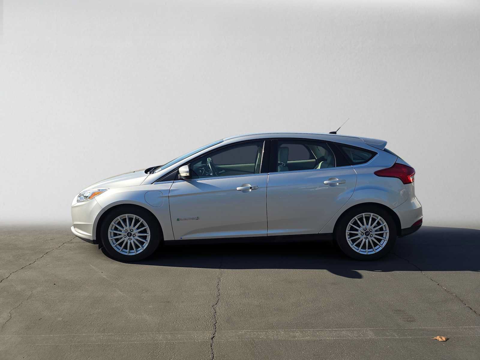 Used 2018 Ford Focus Electric Hatchback FWD image 6