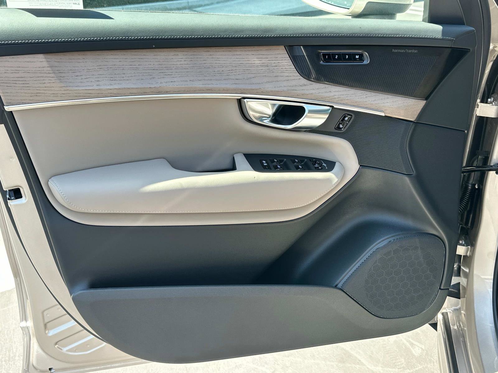 New 2026 Volvo XC90 T8 Plus image 11