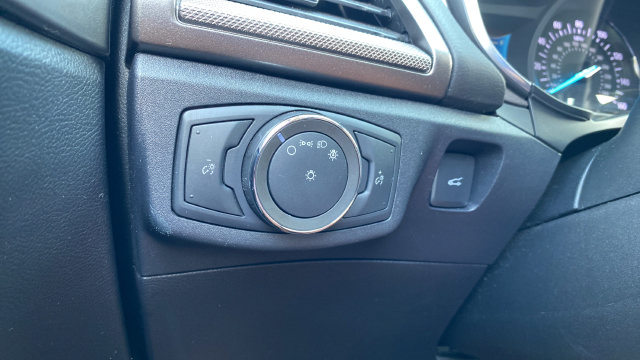 Used 2020 Ford Fusion SE AWD/4WD image 19