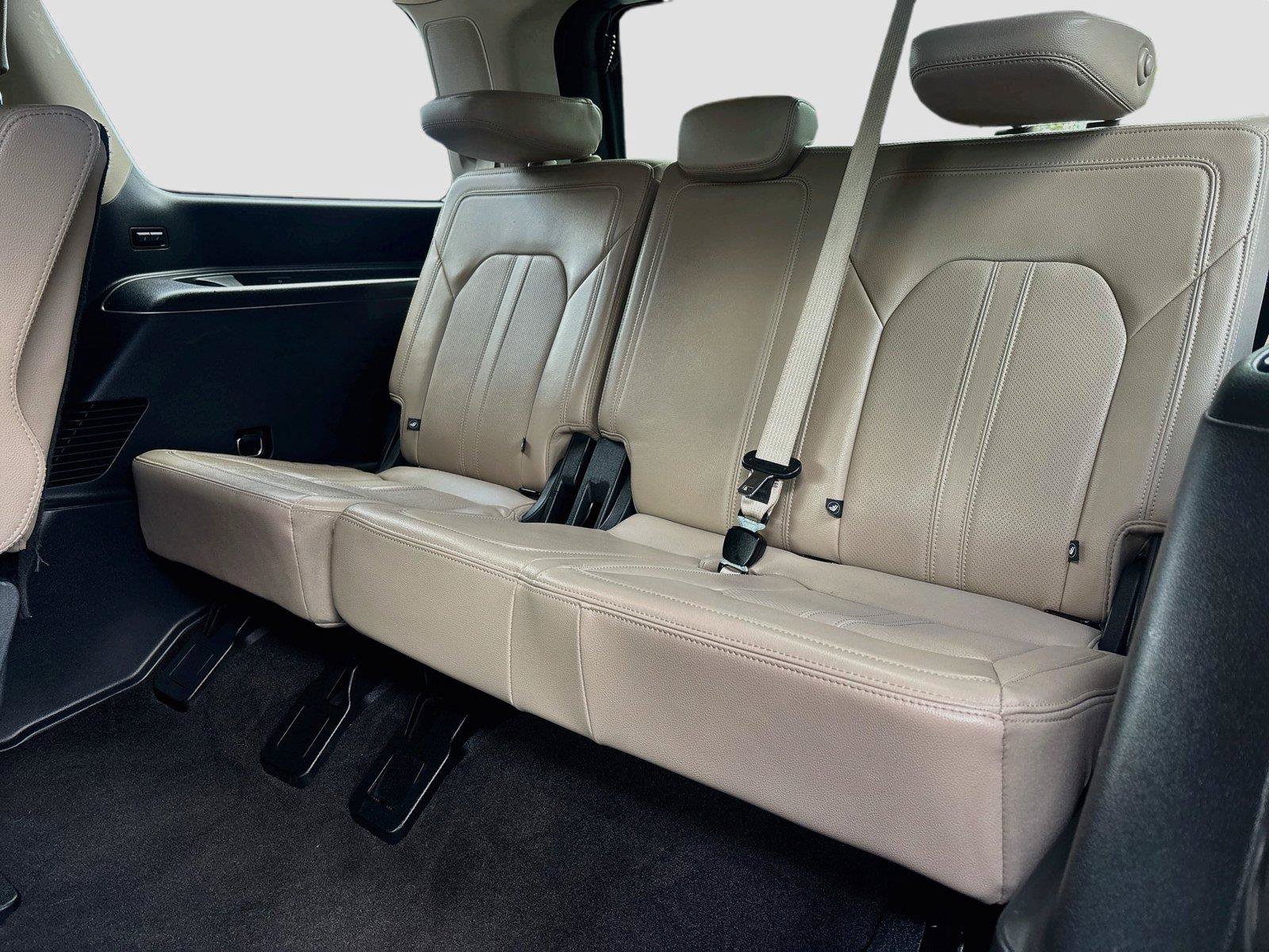 Used 2023 Ford Expedition Limited RWD image 16