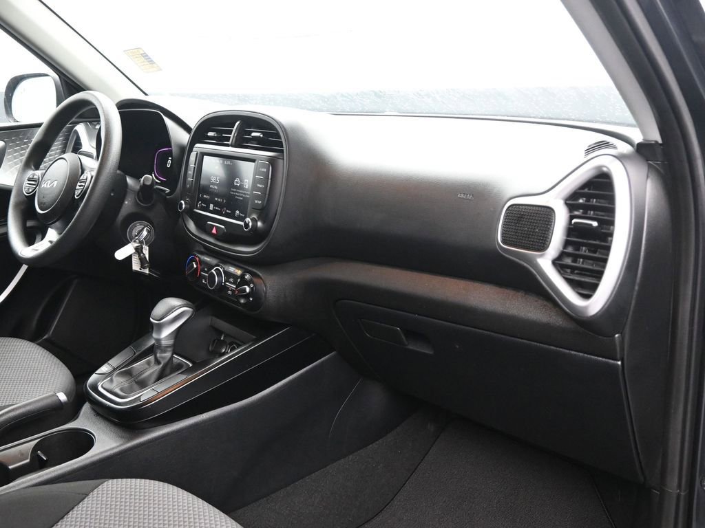 Used 2025 Kia Soul LX w/ LX Technology Package image 15