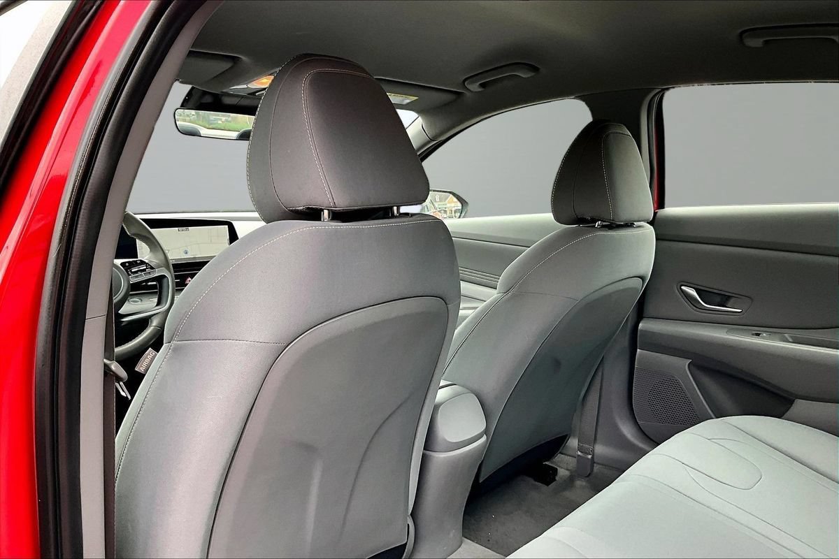 Used 2023 Hyundai Elantra SEL w/ Convenience Package FWD image 17