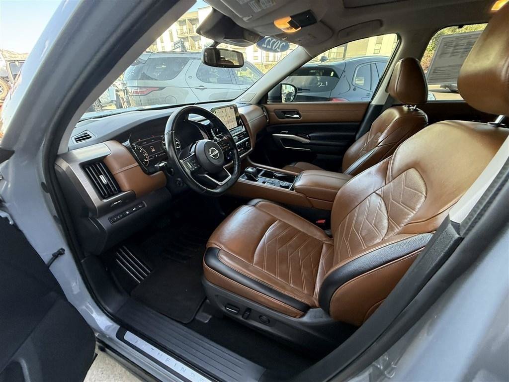 Used 2022 Nissan Pathfinder Platinum w/ Cargo Package AWD/4WD image 18
