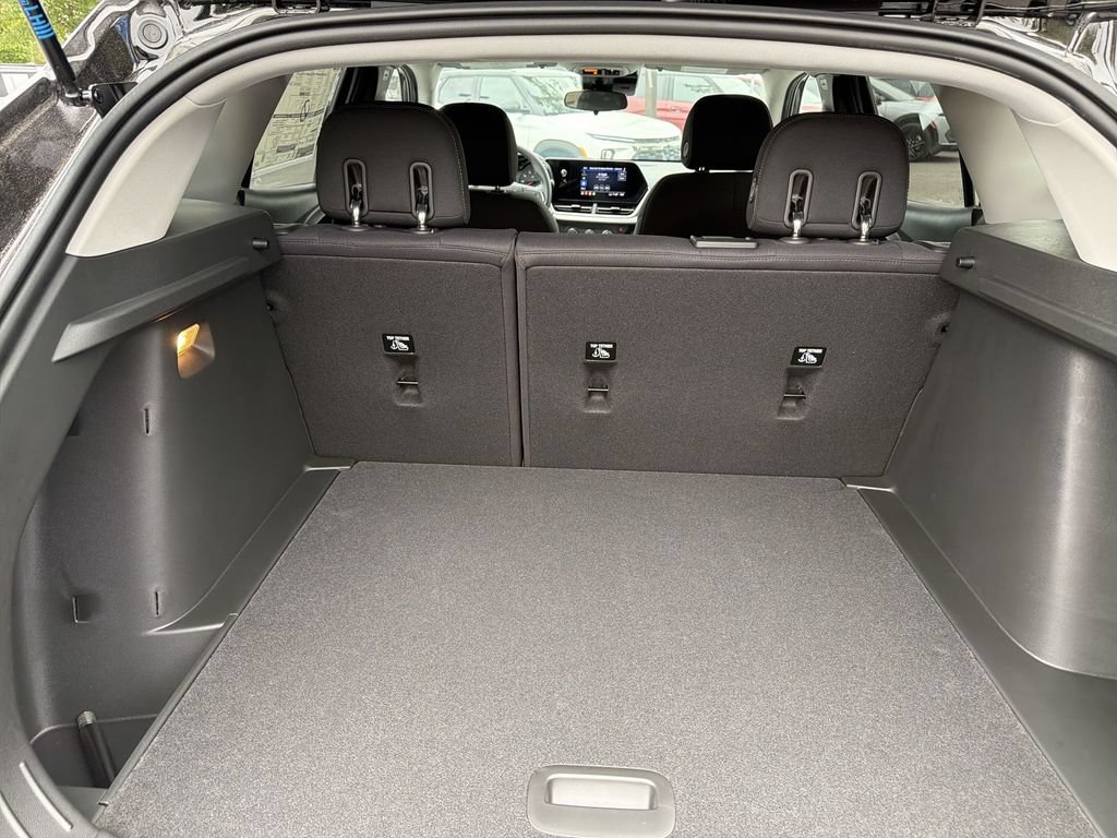 New 2026 Chevrolet Trax LS w/ LS Convenience Package FWD image 25