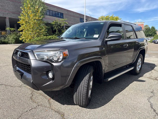 Used 2018 Toyota 4Runner SR5 AWD/4WD image 3