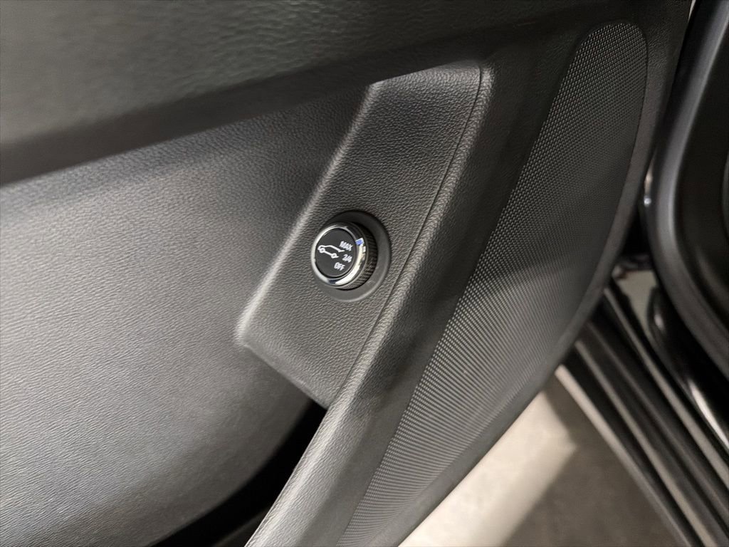 Used 2023 Chevrolet Traverse LT w/ LPO, Floor Liner Package image 36