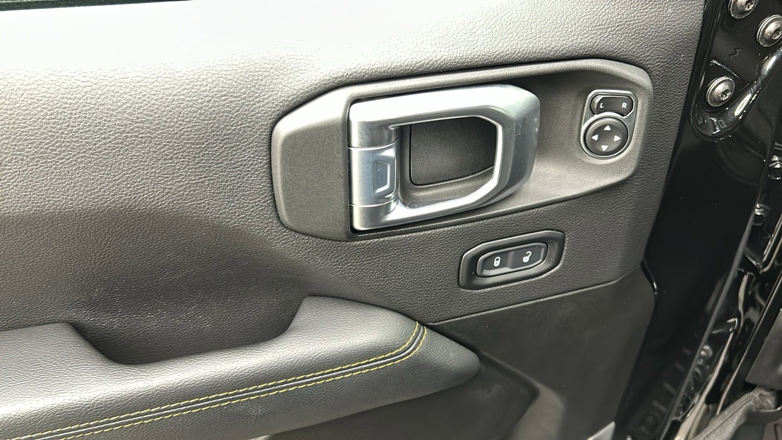 Used 2023 Jeep Wrangler Unlimited Sahara image 31