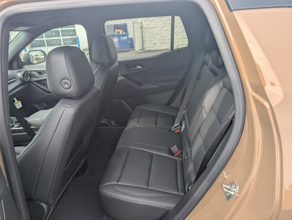 New 2027 Chevrolet Equinox LT w/ Convenience Package II FWD image 9