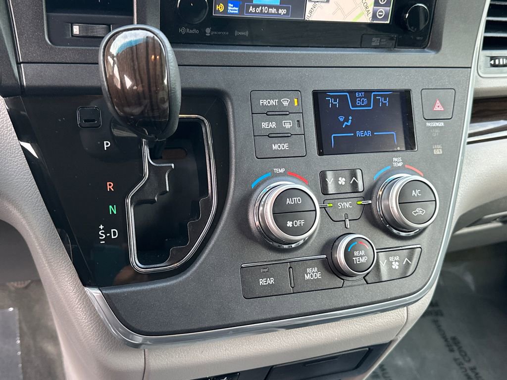 Used 2017 Toyota Sienna XLE w/ XLE Navigation Package FWD image 26