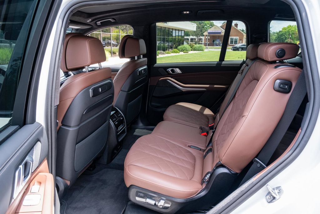 Used 2025 BMW X7 xDrive40i w/ M Sport Package AWD/4WD image 32
