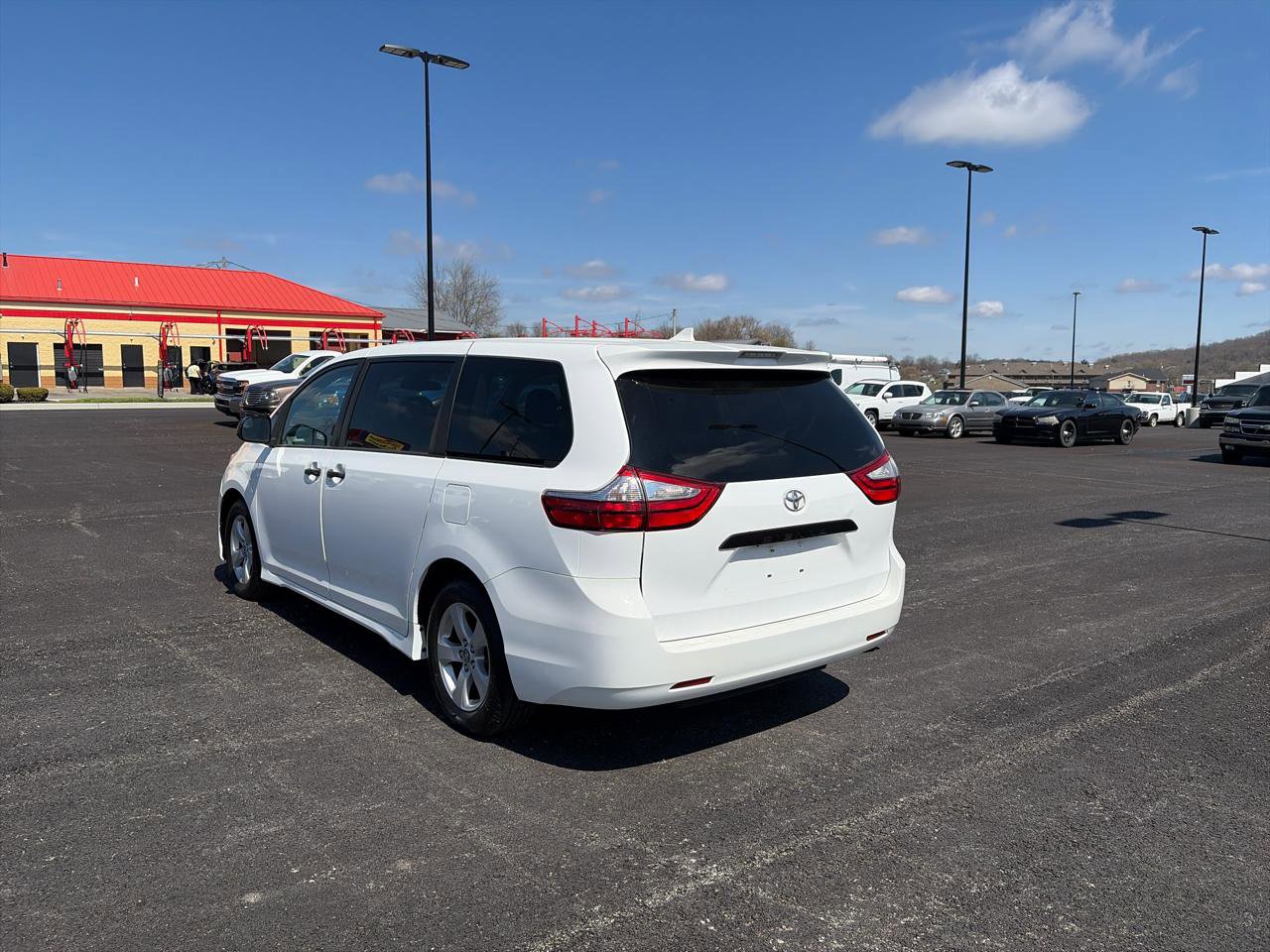 Used 2019 Toyota Sienna L FWD image 5