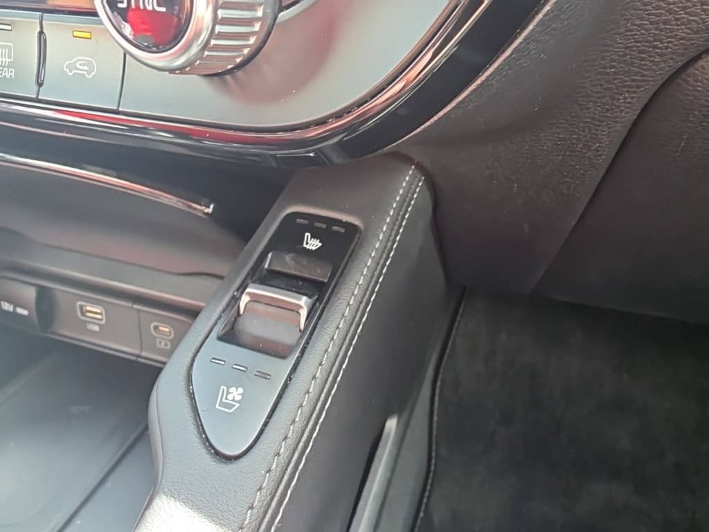 Certified 2024 Kia Telluride EX w/ EX Captain's Chair Package AWD/4WD image 19