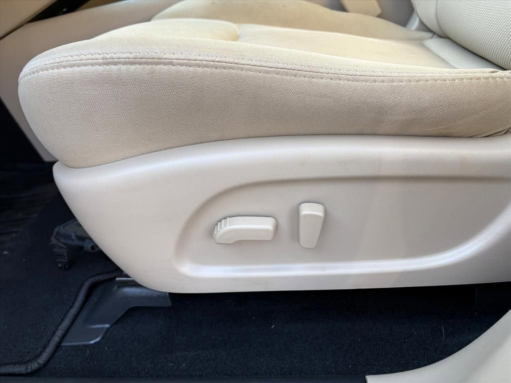 Used 2020 Nissan Pathfinder SV image 14