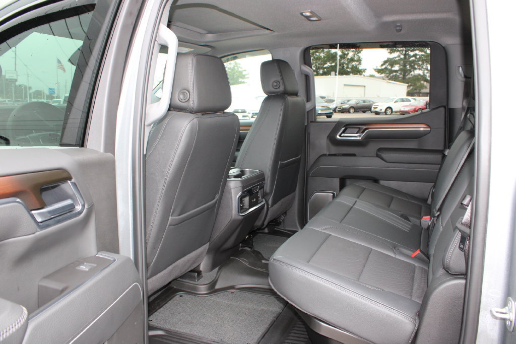 Used 2025 GMC Sierra 1500 Denali w/ Denali Reserve Package AWD/4WD image 13