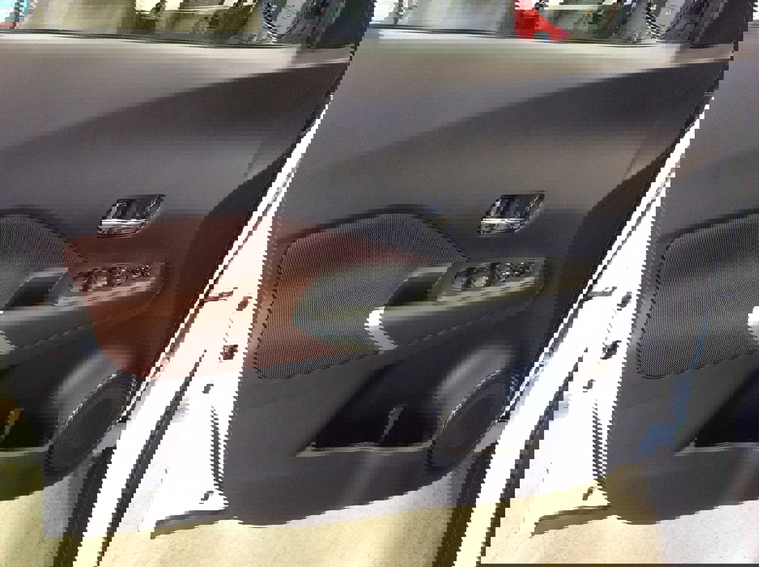 Used 2024 Nissan Kicks SR image 10