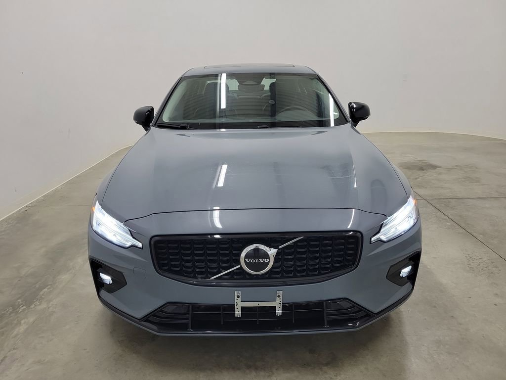 Used 2024 Volvo S60 B5 Core AWD/4WD image 2