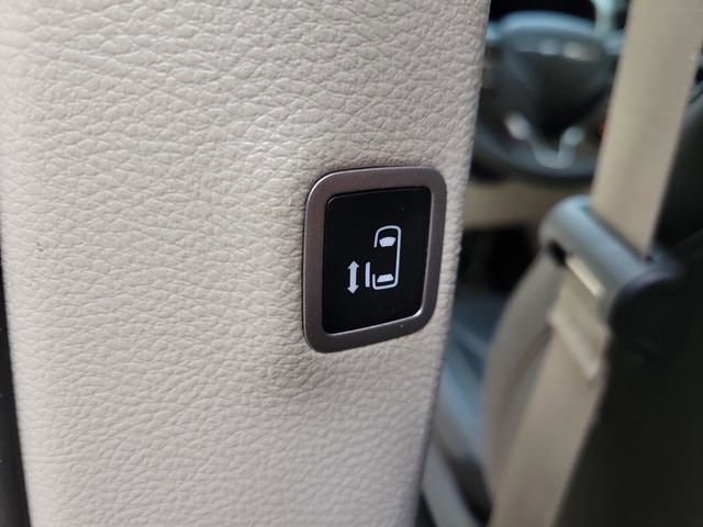 Used 2024 Chrysler Pacifica Touring-L image 17