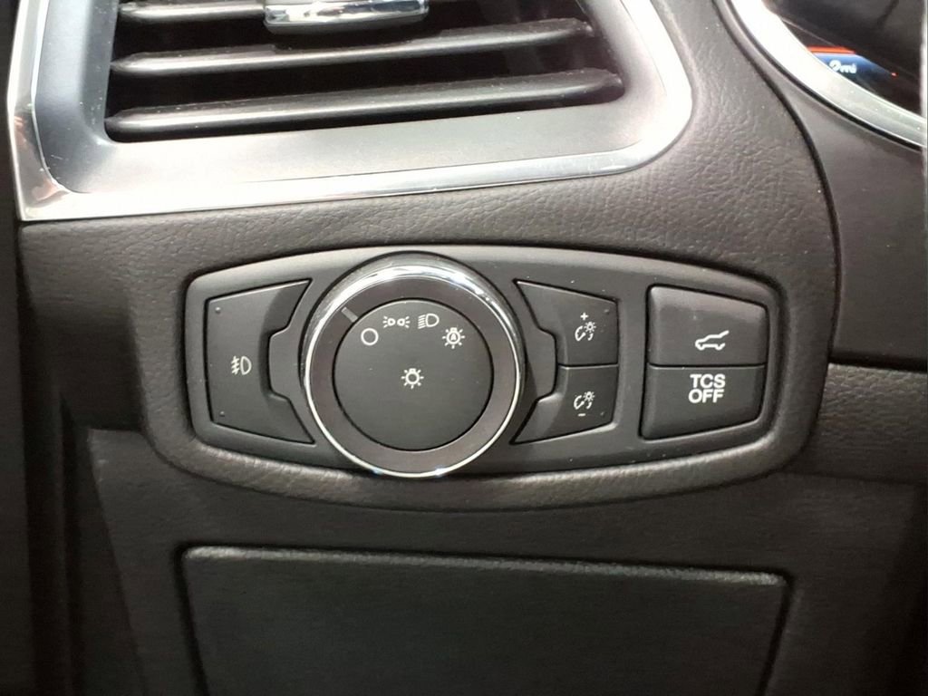 Certified 2019 Ford Edge Titanium w/ Equipment Group 301A AWD/4WD image 18