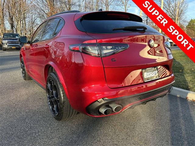 Used 2024 Alfa Romeo Stelvio Quadrifoglio image 6