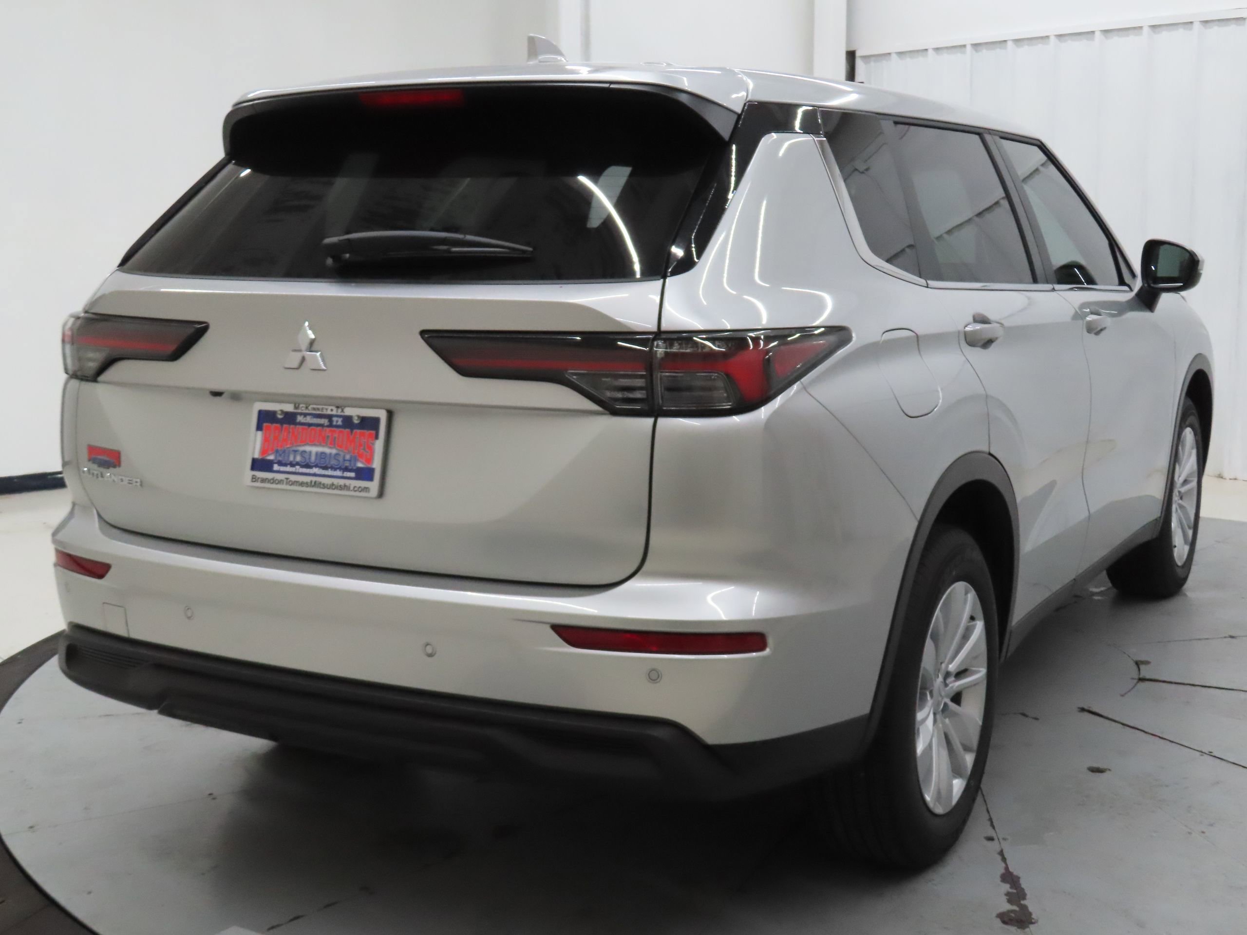 New 2026 Mitsubishi Outlander ES image 3