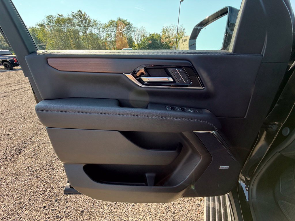 Used 2026 GMC Yukon Denali w/ Sun & Power Step Package AWD/4WD image 6