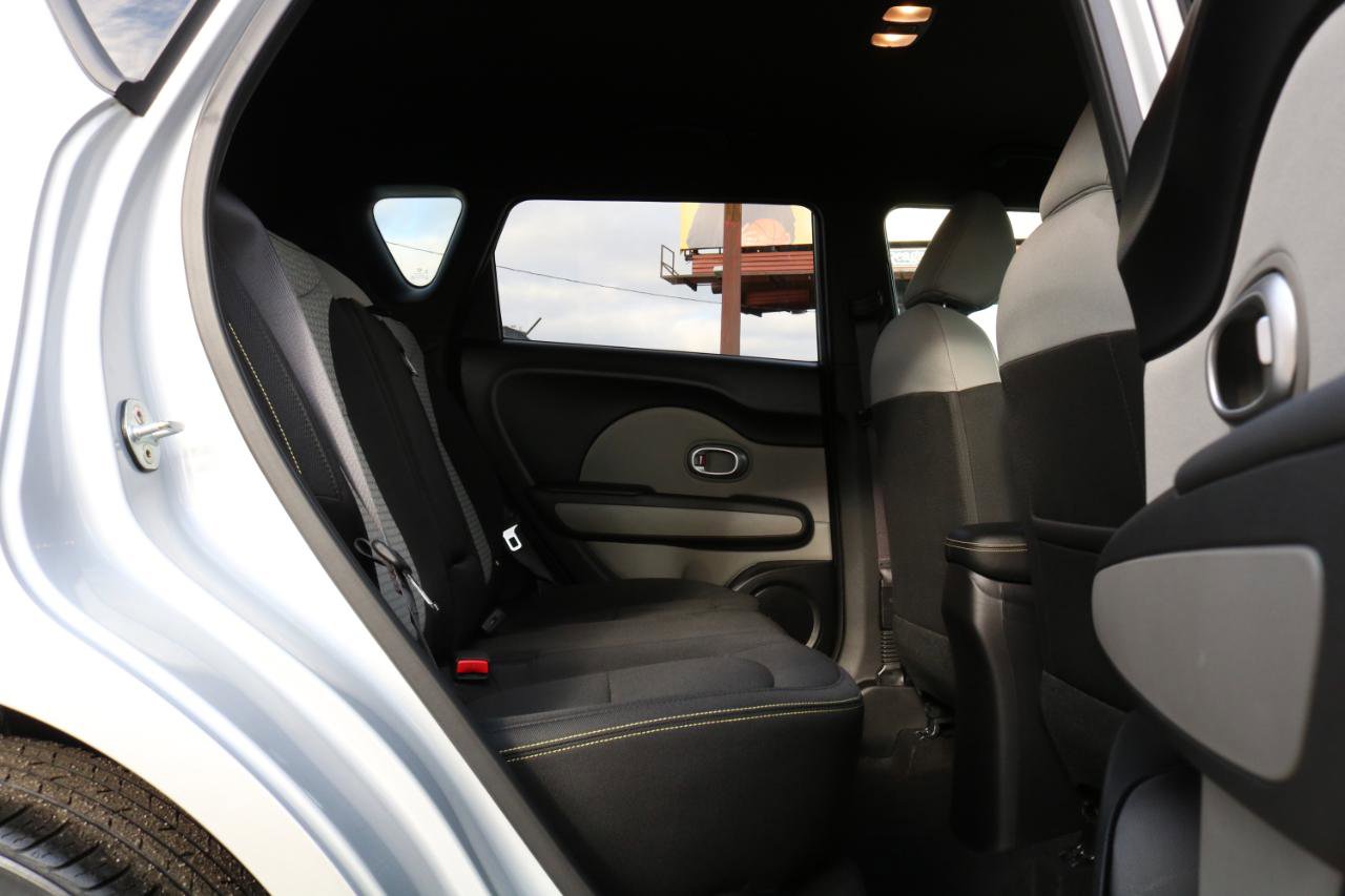 Used 2016 Kia Soul + FWD image 37